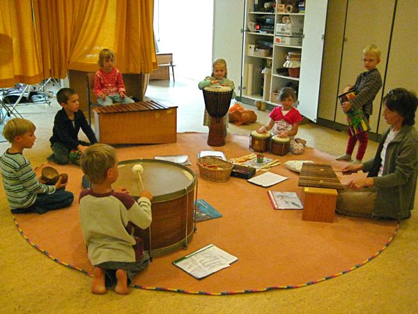 Kinder beim Musizieren